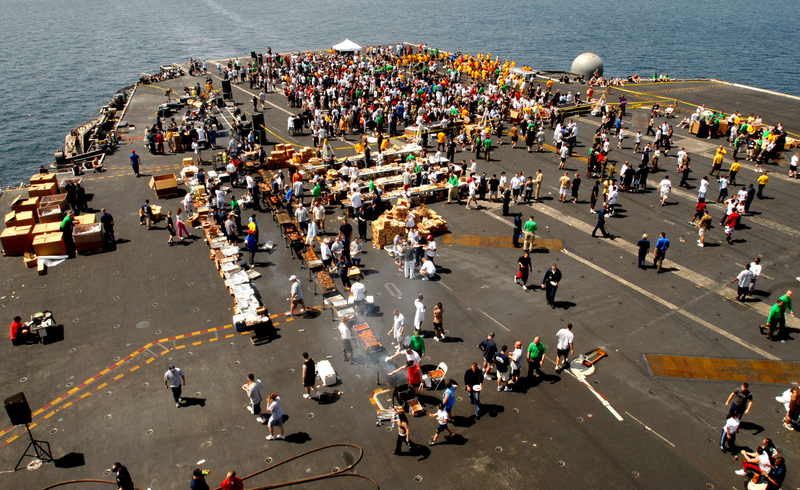 Illustration for article titled Steel Beach- When US Navy Ships Throw Giant Beach Picnic Parties